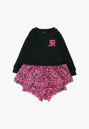 Vestito lungo a maniche nere con gonna a stampa leopardata rosa e logo "JR". Presenta una chiusura a scatto sulla spalla e una vita elasticizzata per adattarsi meglio.