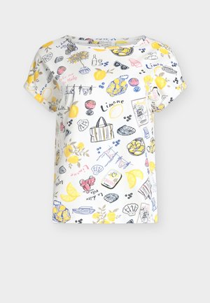 Chemise blanche à manches courtes avec un imprimé coloré de citrons, lunettes de soleil, vin, coquillages et phrases italiennes en jaune, bleu, rose et noir.