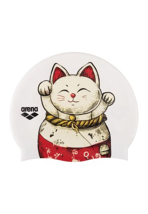 Biała czapka do pływania z uśmiechniętym kotem maneki-neko podnoszącym łapy, ubranym w czerwony strój i sznurkową obrożę, obok logo areny.