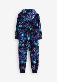 Fleece overal s kapucňou s odvážnym multikolórovým vzorom herného ovládača na tmavofialovom pozadí; rebrované manžety a lem.