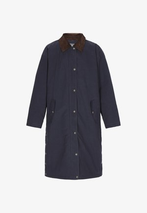 Granatowy długi płaszcz z brązowym kołnierzem z kordurowej tkaniny, z guzikami do zapinania z przodu, zapięciami na napy po bokach oraz kieszeniami z klapami po obu stronach.