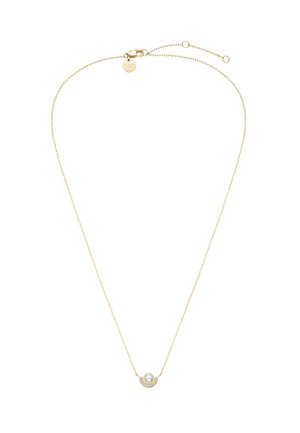 Delicado collar de cadena dorada con un pequeño colgante circular que presenta una perla central y pequeños cristales alrededor.