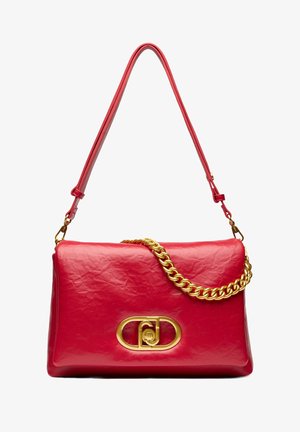 Punane nahkine käekott tekstureeritud pinnaga, kuldne ahelaktsent ja ovaalne logo esiküljel. Reguleeritav rihm mitmekülgseks kasutamiseks.