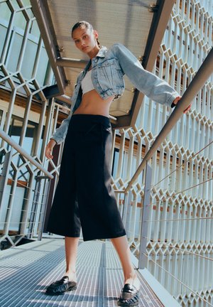 PULL&BEAR, WITH SASH AND SIDE TIE - CULOTTES - Pantalon classique - black