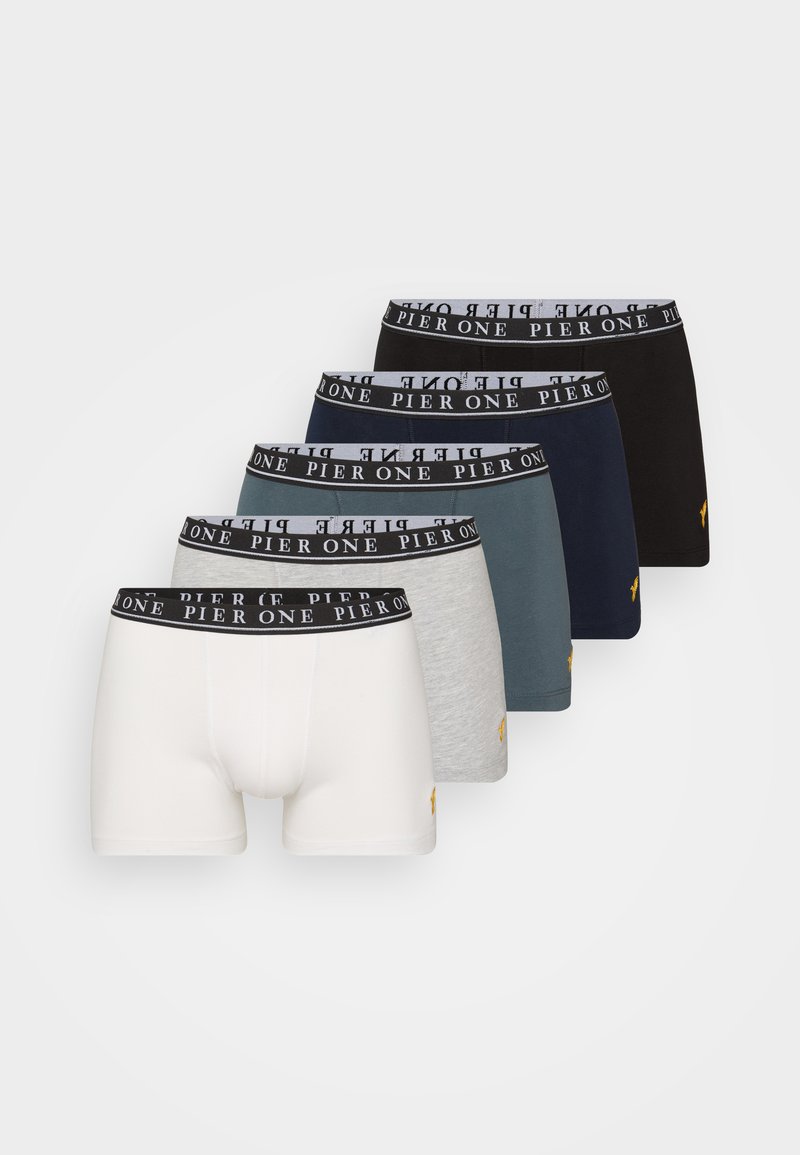 Cinci perechi de boxeri bărbați în alb, gri, albastru marin, bleumarin și negru, cu benzi elastice la talie ce au branding și logo-uri "PIER ONE".
