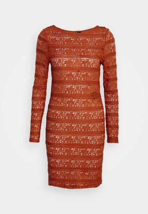 Pieces, PCJOSEFINE DRESS - Koktejlové šaty / šaty na párty - coconut