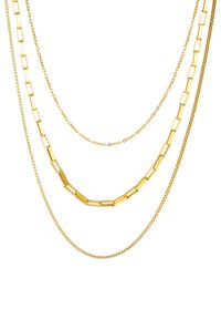 Złocone naszyjniki warstwowe z różnymi wzorami łańcuchów: jeden z płaskich, prostokątnych ogniw; jeden delikatny; jeden masywny; i jeden cienki, okrągły.