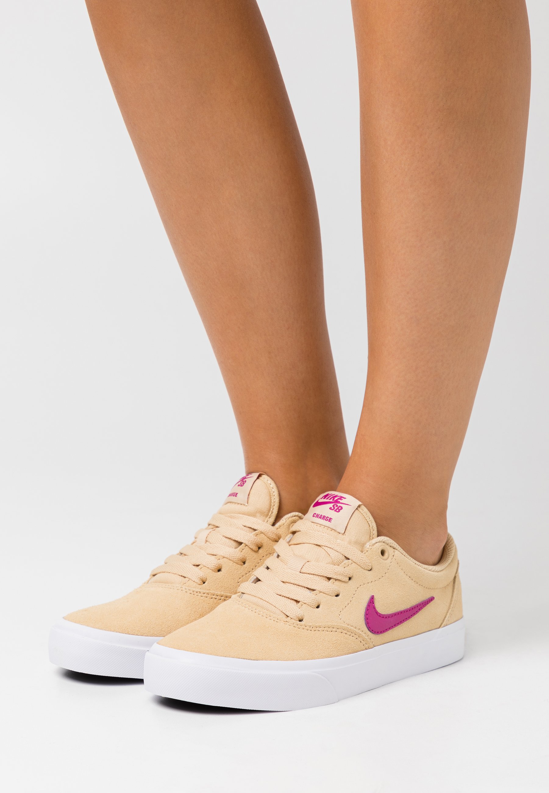 nike sesame