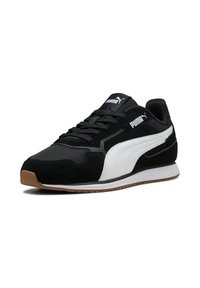 Zapatillas deportivas negras con un logo de PUMA blanco, parte superior de ante y textil, cierre de cordones y suela de goma. Presenta detalles de costura.
