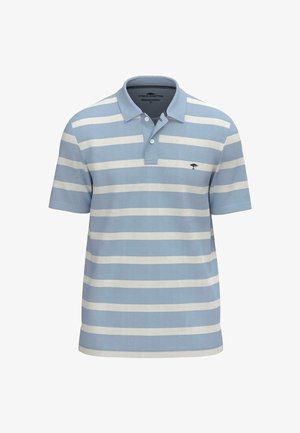 Gaiši zils polo krekls ar baltām svītrām, īsām piedurknēm, trīs pogu aizdari un neliels izšūts koku logo uz krūtīm.