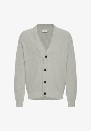 Cardigan gri deschis, cu reiat, cu un decolteu în V adânc, având cinci nasturi negri pe față și manșete bandă pentru un aspect ajustat.