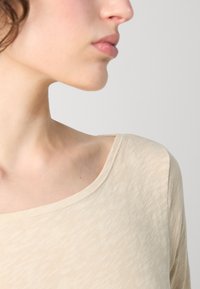 Marc O'Polo LONG SLEEVE BOAT NECK - Topper langermet - dusty field