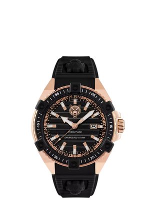 Orologio sportivo nero e oro rosa con marcatori delle ore in grassetto, logo della tigre, display della data e marchio "Plein Sport" su cinturino nero testurizzato.