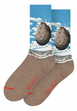 MuseARTa RENÉ MAGRITTE - THE CASTLE OF THE PYRENEES - Calze - multi coloured