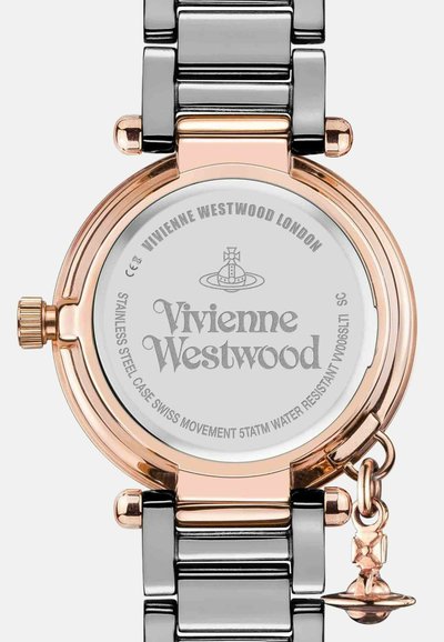 Edelstahl-Uhr mit Roségold-Akzent. Das runde Gehäuse verfügt über ein weißes Zifferblatt mit Gravur "Vivienne Westwood". Wasserbeständig bis 5 ATM.