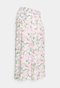 Květinová sukně s nařaseným elastickým pasem. Vyznačuje se pastelově růžovými, žlutými a zelenými barvami s měkkou, splývavou tkaninou a délkou po střed lýtek.