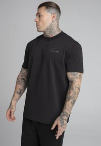 SIKSILK SCRIPT  - Nyomott mintás póló - black
