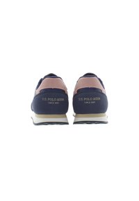 Marineblaue Sneaker mit rosa Akzenten, ausgestattet mit einem strukturierten Obermaterial, einer gepolsterten Sohle und Logodetails an der Ferse und an der Seite.