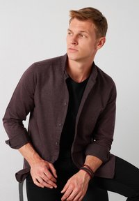 Buratti SLIM FIT - Camisa - dark brown color