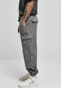 Urban Classics KNITTED CARGO JOGGING PANTS - Cargobroek - asphalt