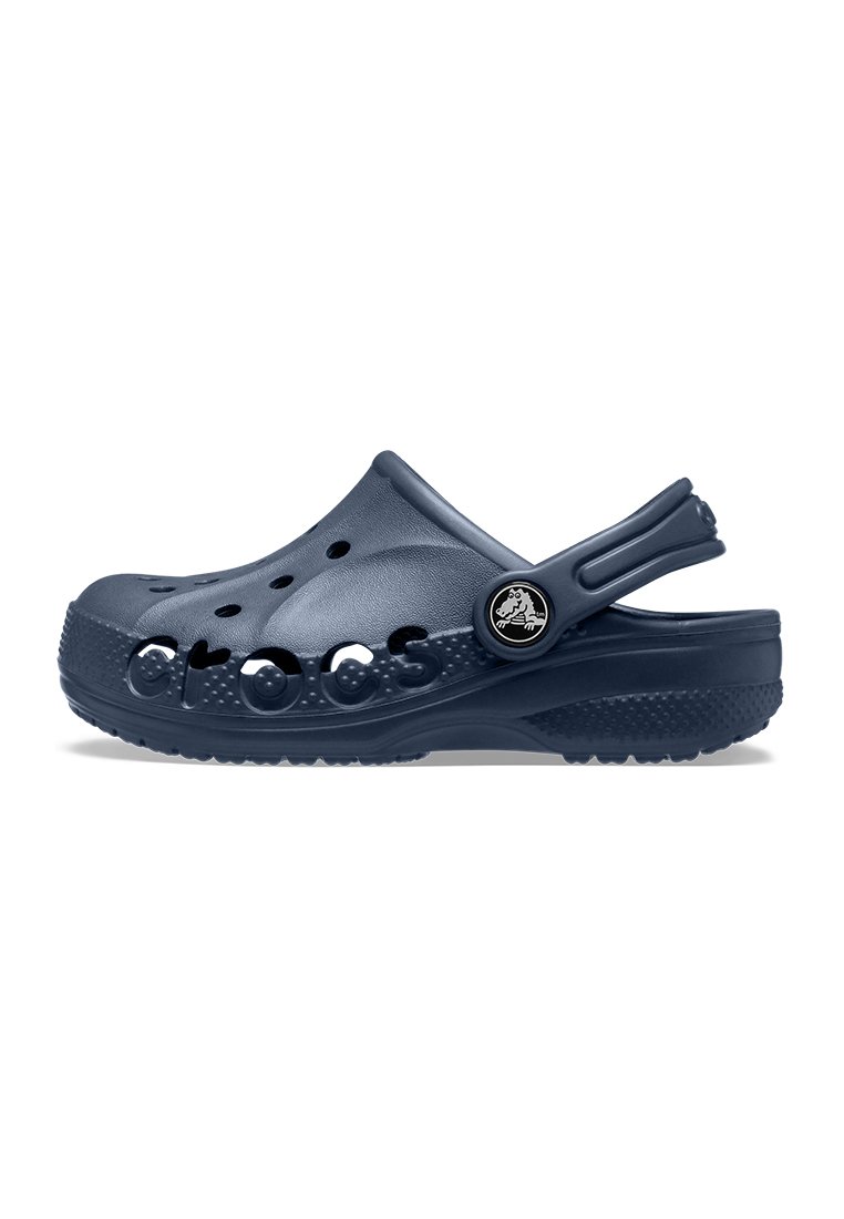Marineblauwe Crocs klompen van lichtgewicht materiaal, met ventilatiegaten, een achterband en een textuurzool voor grip. Logo zichtbaar.