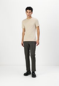 Thumbnail Image 2