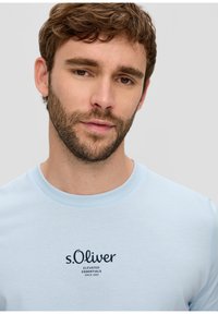 s.Oliver  MIT LOGO jasnoniebieski