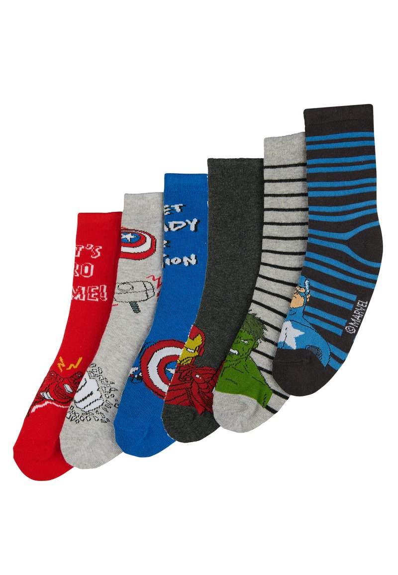 Juego de seis calcetines con varios diseños de superhéroes. Los colores incluyen rojo, gris, azul, verde y negro con patrones y gráficos. Mezcla de algodón.