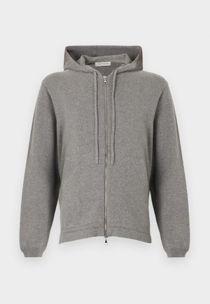 Sweat à capuche gris clair avec fermeture éclair, cordons de serrage et poches avant, en tissu tricoté doux, présenté à plat sur un fond blanc.