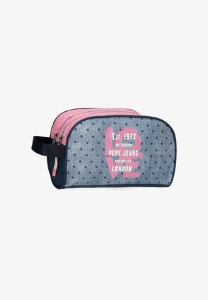 Bolsa de aseo rectangular azul y rosa con pequeños corazones oscuros, doble cremallera, asa lateral y texto "LOVE" con la marca Pepe Jeans.