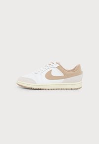 Δεν επιλέχθηκε, summit white/legend mid brown/sail