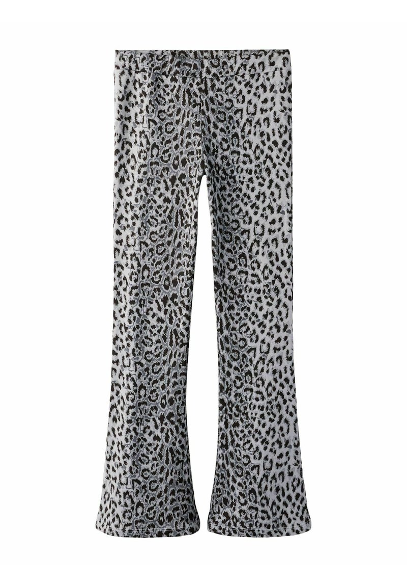 Pantalons évasés à imprimé léopard en tissu doux et extensible ; motif gris et noir sur un fond clair, avec une ceinture élastique pour plus de confort.