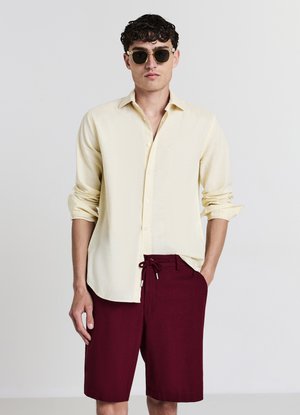 BERMUDA CENTRALE  - Shorts - bordeaux