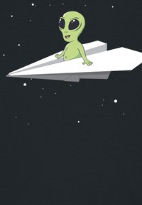 Buitenaards karakter in het groen, zittend op een wit papieren vliegtuigje, tegen een donkere achtergrond met witte sterren. Simpel, cartoonachtig ontwerp.