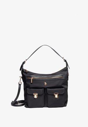 Sort nylon håndtaske med guld hardware, der har en front lynlås-lomme og to frontklaplommer. Justerbar skulderrem inkluderet.