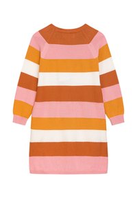 Strickkleid mit langen Ärmeln, das horizontale Streifen in Pink, Orange, Weiß und Rost zeigt. Strukturmuster in einigen Streifen. Runder Halsausschnitt.