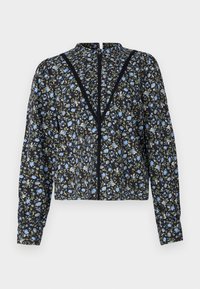 Blusa nera floreale con motivi blu chiaro e verdi, maniche lunghe, collo alto e chiusura centrale con dettagli in pizzo.