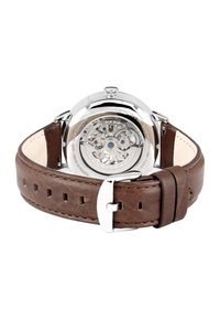 Montre automatique avec un fond de boîte transparent, lunette en acier inoxydable argenté et un bracelet en cuir marron avec une boucle en argent.