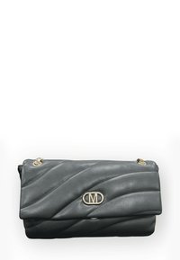 Borsa a mano in pelle grigia con design trapuntato e dettagli in oro. Presenta un logo ovale e una chiusura a patta per una conservazione sicura.