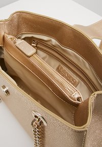 Valentino Bags DIVINA - Kabelka - oro