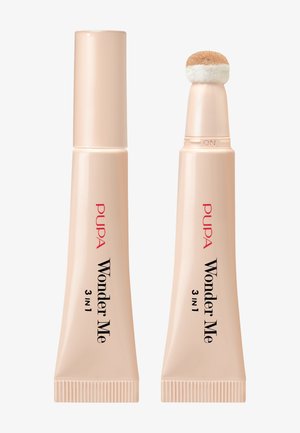 Pupa Wonder Me 3-in-1 Kosmetik-Tuben; weiches pinkfarbenes Plastik mit einer abgerundeten Applikatorspitze, auf der Vorderseite mit schwarzem Text versehen.