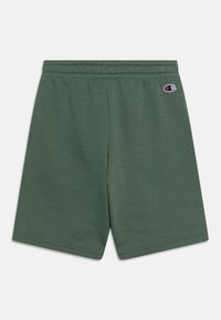 Pantalones cortos de algodón verdes con cinturilla elástica, que presentan un pequeño logo bordado en el lado izquierdo y una textura suave y lisa.