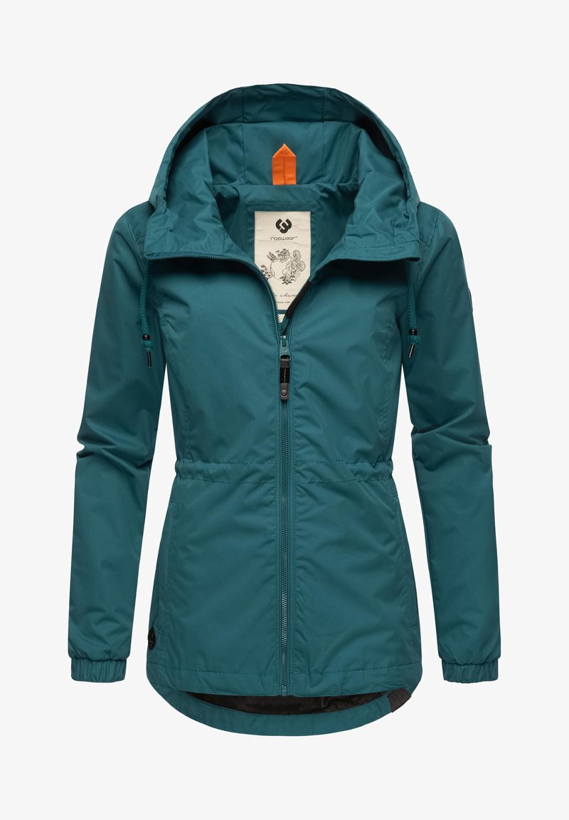 Jachetă impermeabilă de culoare teal cu glugă, manșete elastice și talie ajustabilă. Prezintă un căptușeală neagră și un accent portocalie în glugă.