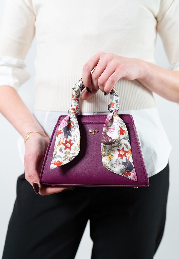Floral Engravings - Handtasche - plum