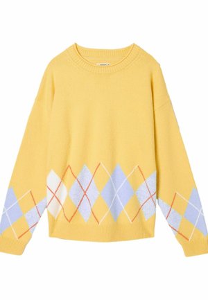 Gelber gestrickter Pullover mit hellblau-weißem Rautenmuster und roten Rautenlinien über den unteren Torso und die Ärmel.