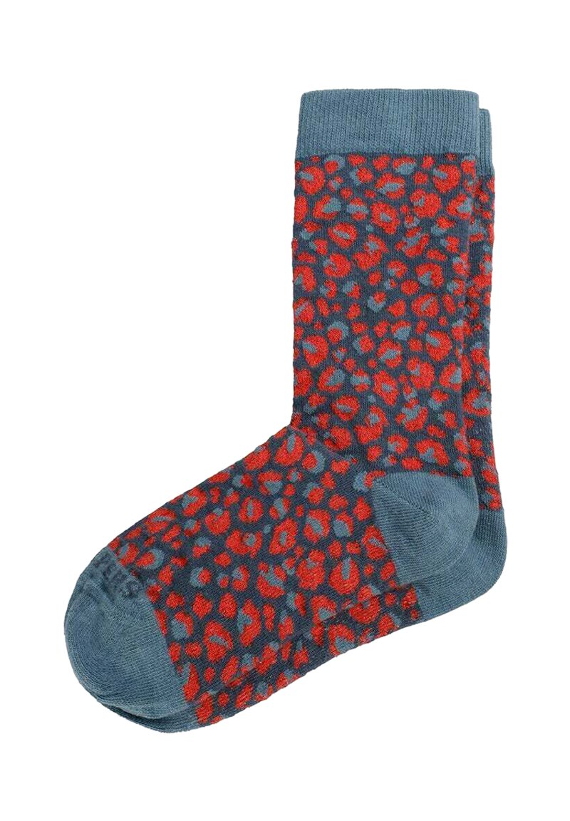 Calcetines multicolores con un estampado de leopardo en rojo sobre un fondo azul oscuro. Cuff acanalado y diseño de punta reforzada. Textura suave.