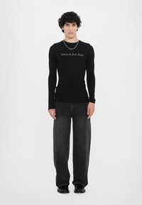 Ludovic de Saint Sernin SIMPLE LONG SLEEVES STUD LOGO UNISEX - Langarmshirt - black