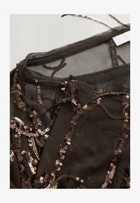 Unselected, chocolate brown