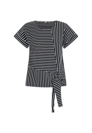 Top corto a maniche corte a righe bianche e nere con un design testurizzato, taglio asimmetrico e un nastro annodato in vita.