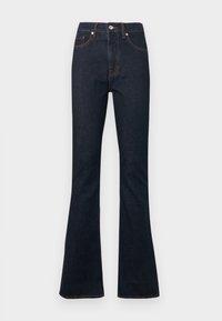 Vaqueros acampanados de mezclilla azul oscuro con cintura alta, costuras naranjas, un bolsillo frontal y un cierre de un solo botón en la cintura.